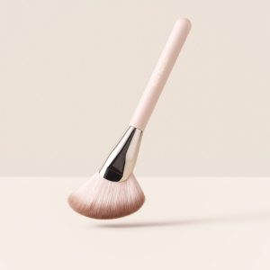 ecomm bronzer brush 01.jpg